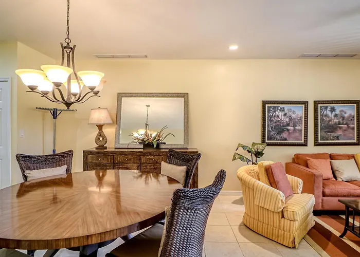 Walkable Coco Beach Condo W/ Balcony, Pool *