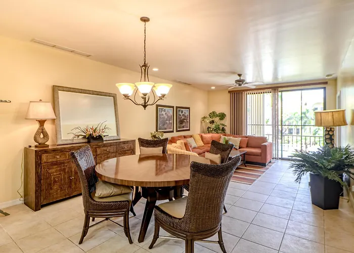 Walkable Coco Beach Condo W/ Balcony, Pool Coco